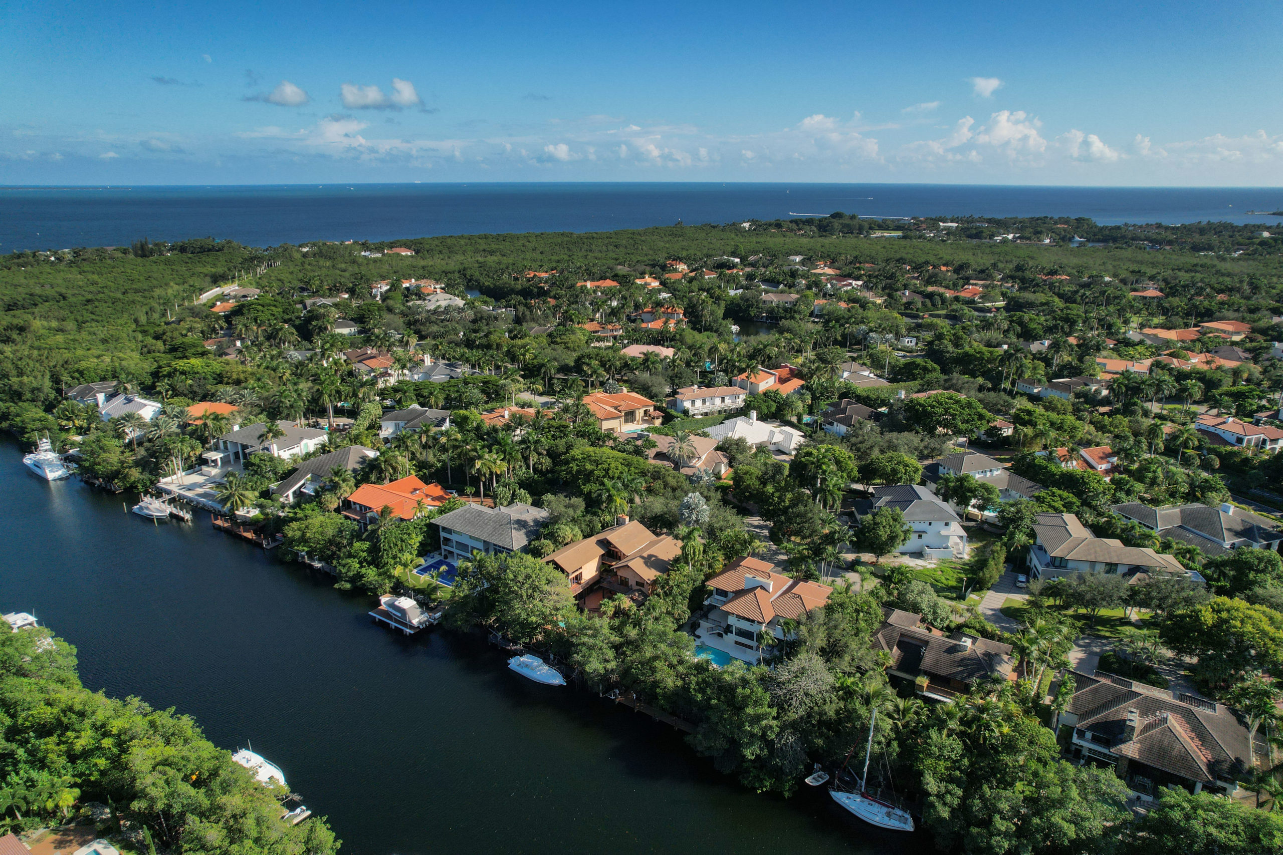 The Top 5 Reasons to Buy Real Estate in Cocoplum Coral Gables DSG