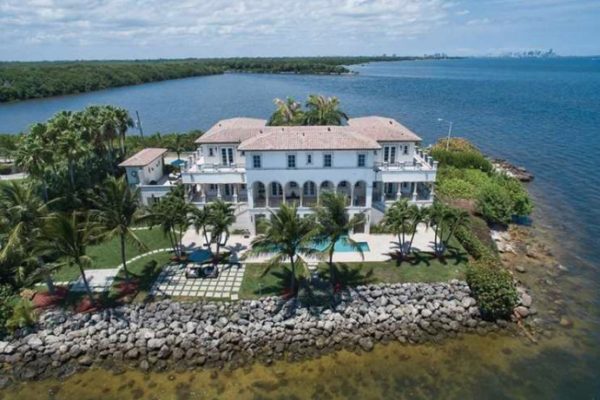 What are the best Waterfront Homes in Coral Gables? What are the best Waterfront Homes in Coral Gables?