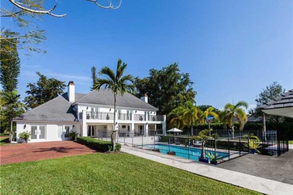 A10032654_L01_22 Pinecrest Real Estate Update - Quarter 4 2015 | Quarter 1 of 2016