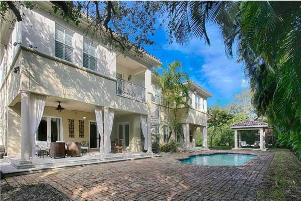 Cutler Oaks Estates The best gated communities in Coral Gables: Cutler Oaks Estates