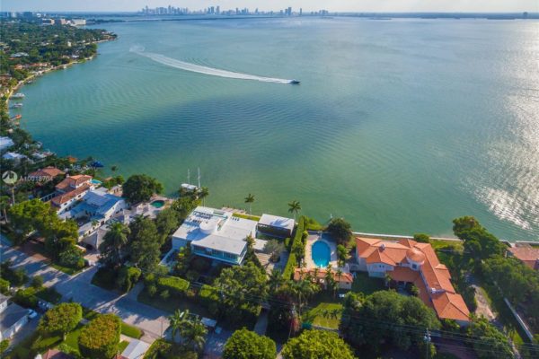 High Net Worth Individuals are Buying Up Miami's Waterfront Mansions | These are the Best Waterfront Communities on Miami Beach High Net Worth Individuals are Buying Up Miami's Waterfront Mansions | These are the Best Waterfront Communities on Miami Beach