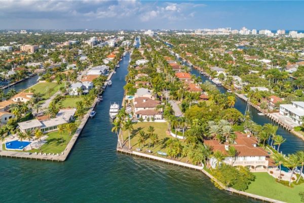 What are the Best Waterfront Point Lot homes in Fort Lauderdale?