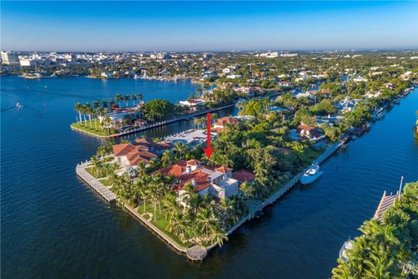 What are the Best Waterfront Point Lot homes in Fort Lauderdale?