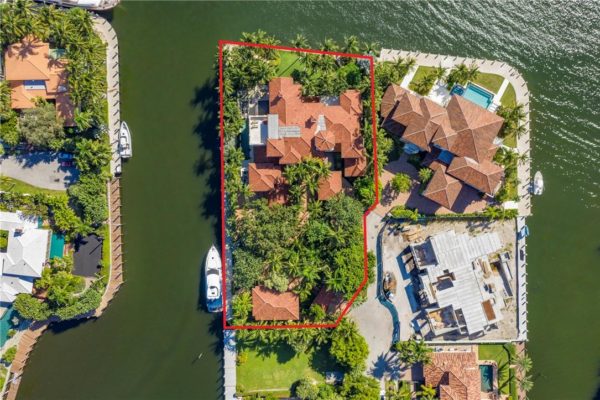 What are the Best Waterfront Point Lot homes in Fort Lauderdale?