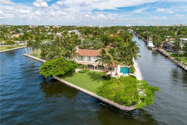 What are the Best Waterfront Point Lot homes in Fort Lauderdale?