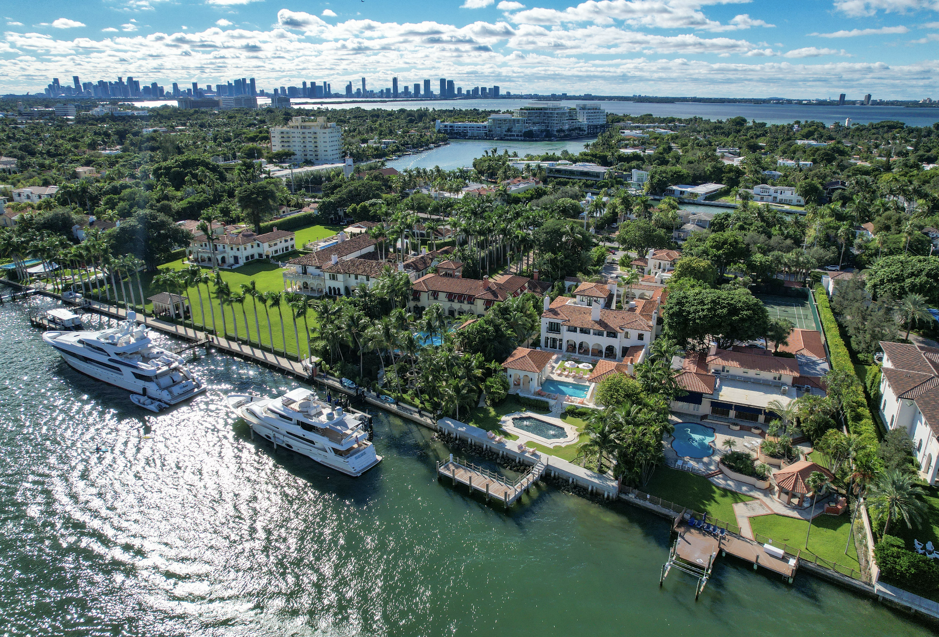 Miami Beach luxury real estate — waterfront mansions, island communities and beachfront condos on Miami Beach