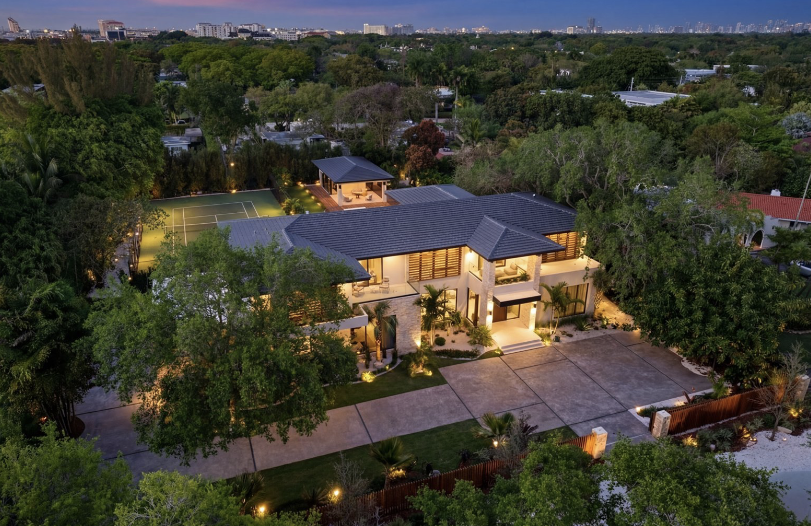 Ponce Davis Miami — exclusive tree-lined streets with luxury estate homes between Coral Gables and South Miami